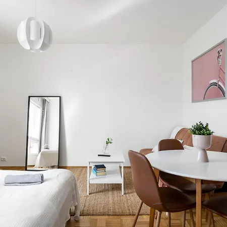 Sea View Studio, Tram Nearby, Netflix, Kamppi * הלסינקי