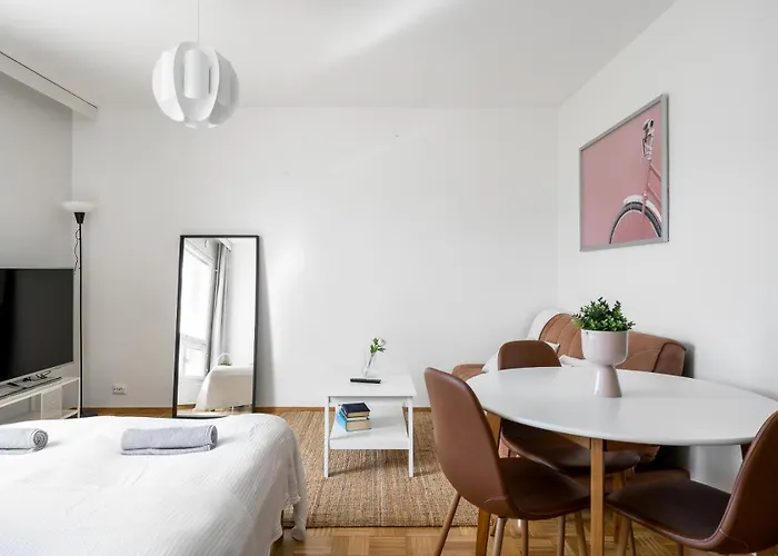 Sea View Studio, Tram Nearby, Netflix, Kamppi * הלסינקי